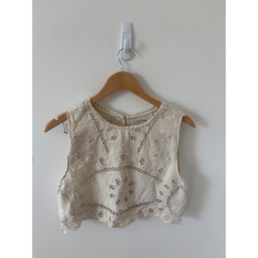 Urban Outfitters Cream Eyelet Lace Crop Top Sleeveless Boho Button Back Medium